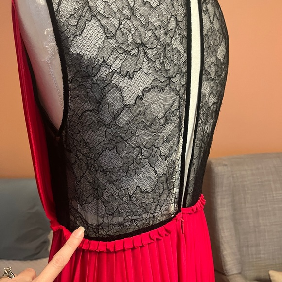 $2,500 NWOT Gucci Grecian style lace dress - Picture 6 of 6